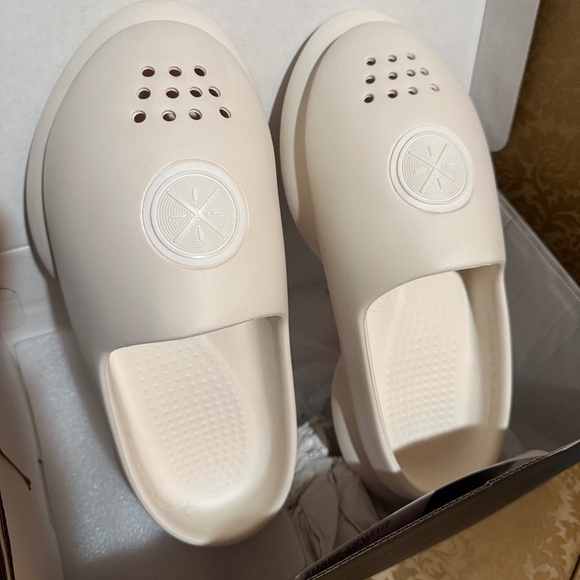 Li-Ning Wade Slide Avocado Size 7 Beige - Picture 1 of 3